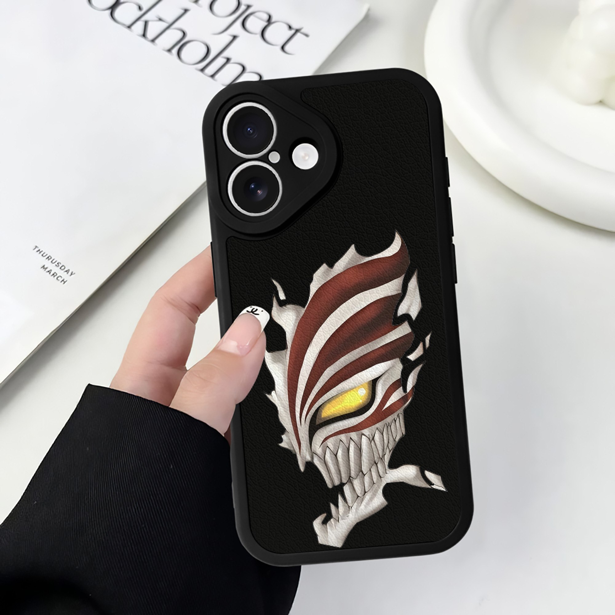 ブリーチ 黒崎一護（くろさき いちご）BLEACH Kurosaki Ichigo 【iPhone 16シリーズ対応】シリコンスマホケース（レザー調） 材質：シリコン